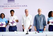 Photo of Abinader escucha inquietudes de estudiantes de Samaná y anuncia fortalecer la educación en la provincia