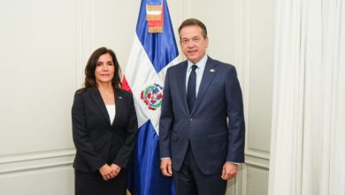 Photo of Bisonó da señal sobre las prioridades de su gestión diplomática al recibir a la embajadora de Estados Unidos