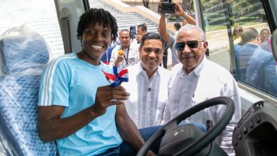 Photo of Gobierno entrega autobús a la Fundación Creando Sonrisas Eternas de Marileidy Paulino