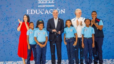 Photo of Abinader da inicio al año escolar 2026-2027 en Escuela Básica del sector La Ureña, e Santo Domingo