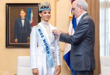 Photo of Abinader recibe a Joheirry Mola tras su triunfo como Miss Mundo 2026