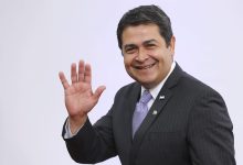 Photo of Un juez cierra el caso por fraude y lavado contra expresidente de Honduras indultado en EE.UU.