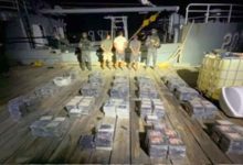 Photo of Apresan dos colombianos y un venezolano con 595 paquetes de presunta cocaína en las costas de Baní
