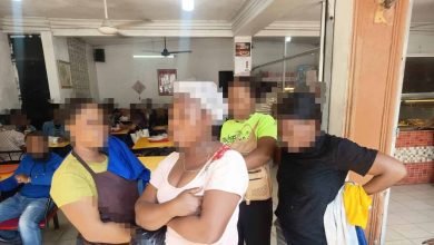 Photo of Migración detiene a 38 haitianos en «pica pollos» chinos del Gran Santo Domingo