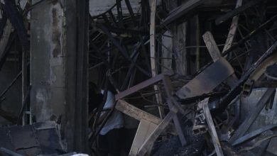 Photo of Incendio arrasa edificio frente a la UASD y deja a decenas de familias en la calle